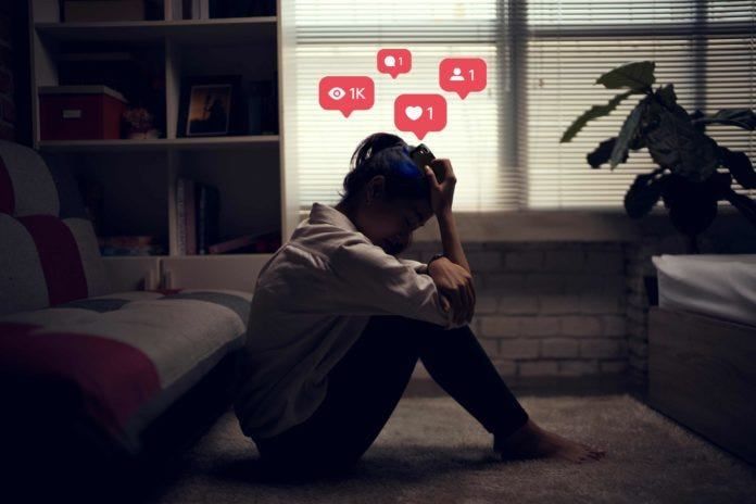 Manifestations of depression on social media: Reaching out behaviour affected by misconceptions 